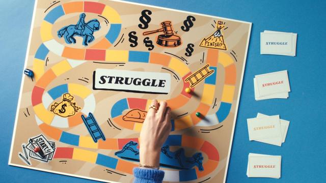 Die Hand spielt ein Brettspiel namens „STRUGGLE“, bei dem eine Treppe mit Herausforderungen erscheint. 